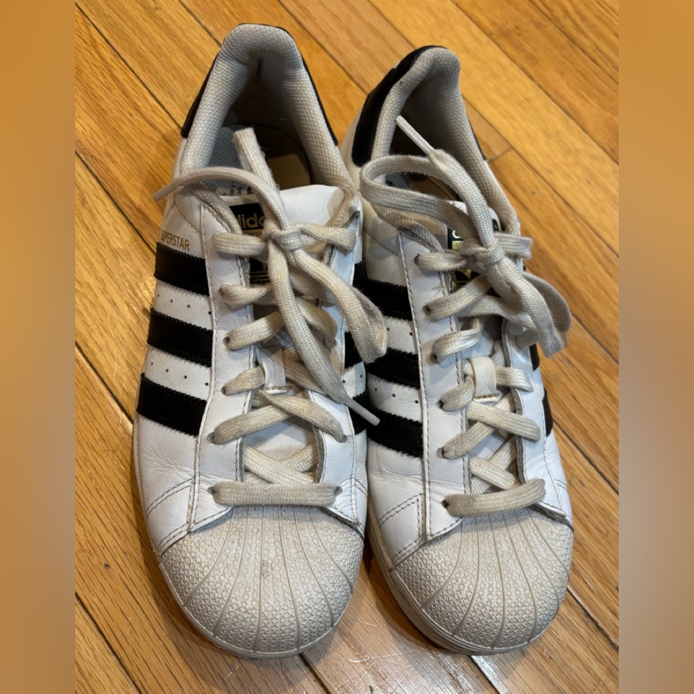 Adidas superstar women’s sneakers size 7.5